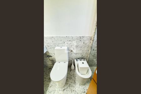 Apartamento à venda com 248m², 3 quartos e 4 vagas Apartamento à venda com 248m², 3 quartos e 4 vagasBanheiro da Suíte 2