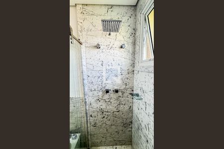 Apartamento à venda com 248m², 3 quartos e 4 vagas Apartamento à venda com 248m², 3 quartos e 4 vagasBanheiro da Suíte 2