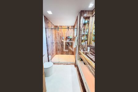 Apartamento à venda com 248m², 3 quartos e 4 vagas Apartamento à venda com 248m², 3 quartos e 4 vagasBanheiro da Suíte 3