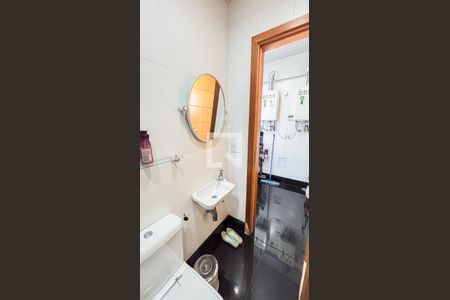 Apartamento à venda com 248m², 3 quartos e 4 vagas Apartamento à venda com 248m², 3 quartos e 4 vagasÁrea de Serviço - Banheiro