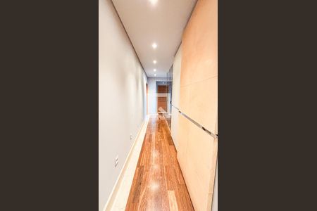 Apartamento à venda com 248m², 3 quartos e 4 vagas Apartamento à venda com 248m², 3 quartos e 4 vagasCorredor