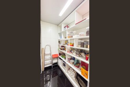 Apartamento à venda com 248m², 3 quartos e 4 vagas Apartamento à venda com 248m², 3 quartos e 4 vagasDespensa