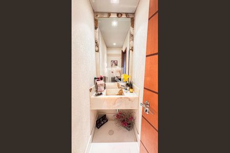 Apartamento à venda com 248m², 3 quartos e 4 vagas Apartamento à venda com 248m², 3 quartos e 4 vagasLavabo