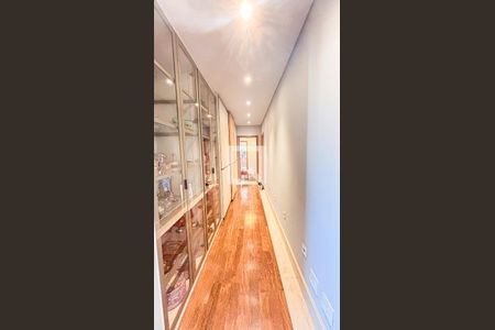 Apartamento à venda com 248m², 3 quartos e 4 vagas Apartamento à venda com 248m², 3 quartos e 4 vagasCorredor