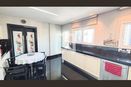 Apartamento à venda com 248m², 3 quartos e 4 vagas Apartamento à venda com 248m², 3 quartos e 4 vagasCozinha