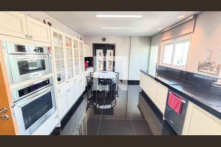 Apartamento à venda com 248m², 3 quartos e 4 vagas Apartamento à venda com 248m², 3 quartos e 4 vagasCozinha