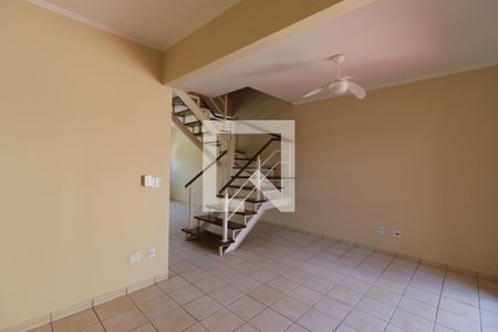 Sala de casa de condomínio para alugar com 3 quartos, 105m² em Jardim Castelo Branco, Ribeirão Preto