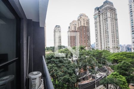 Varanda de kitnet/studio à venda com 1 quarto, 26m² em Cidade Jardim, São Paulo