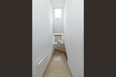 Casa para alugar com 192m², 3 quartos e 1 vaga Casa para alugar com 192m², 3 quartos e 1 vagaEscada