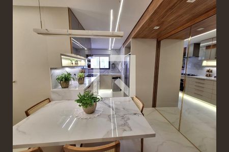 Apartamento à venda com 3 quartos, 154m² em Jardim Prudência, São Paulo