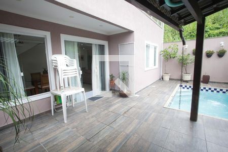 Casa à venda com 238m², 4 quartos e 3 vagas Casa à venda com 238m², 4 quartos e 3 vagasChurrasqueira