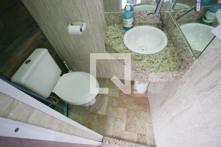 Casa à venda com 238m², 4 quartos e 3 vagas Casa à venda com 238m², 4 quartos e 3 vagasLavabo da Piscina