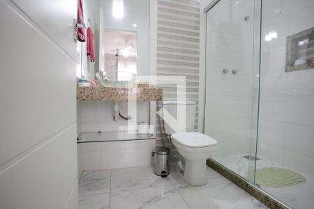 Casa à venda com 238m², 4 quartos e 3 vagas Casa à venda com 238m², 4 quartos e 3 vagasBanheiro da Suíte 1