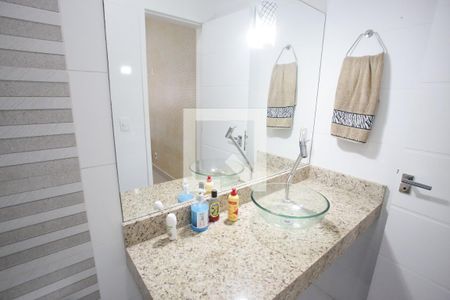 Casa à venda com 238m², 4 quartos e 3 vagas Casa à venda com 238m², 4 quartos e 3 vagasBanheiro da Suíte 4