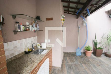 Casa à venda com 238m², 4 quartos e 3 vagas Casa à venda com 238m², 4 quartos e 3 vagasChurrasqueira