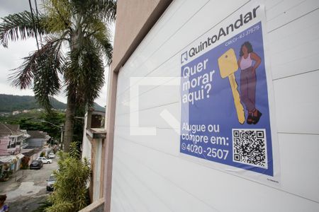 Casa à venda com 238m², 4 quartos e 3 vagas Casa à venda com 238m², 4 quartos e 3 vagasPlaquinha