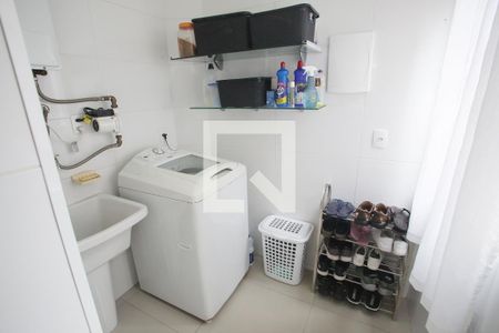 Casa à venda com 238m², 4 quartos e 3 vagas Casa à venda com 238m², 4 quartos e 3 vagasÁrea de Serviço