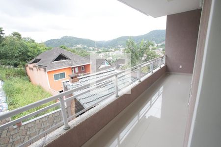 Casa à venda com 238m², 4 quartos e 3 vagas Casa à venda com 238m², 4 quartos e 3 vagasVaranda da Suíte 2