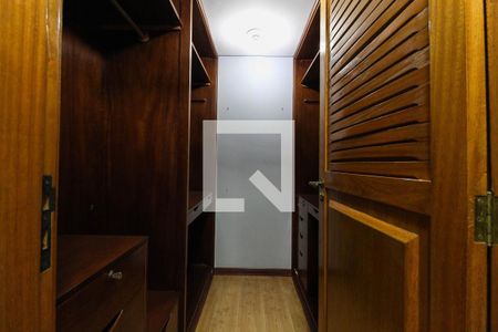 Closet da suíte de apartamento para alugar com 4 quartos, 134m² em Indianópolis, São Paulo