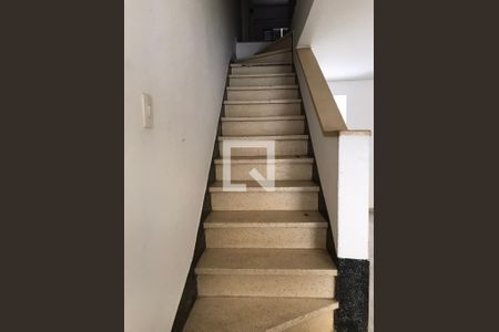 Escada de casa à venda com 3 quartos, 90m² em Vila Gomes Cardim, São Paulo