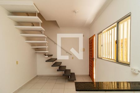 Sala de casa de condomínio para alugar com 2 quartos, 45m² em Vila Medeiros, São Paulo