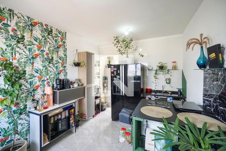 Sala e cozinha de apartamento à venda com 2 quartos, 38m² em Chácara Seis de Outubro, São Paulo