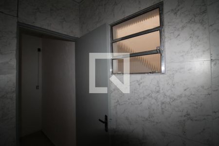 Banheiro de apartamento para alugar com 1 quarto, 37m² em Vila Carbone, São Paulo