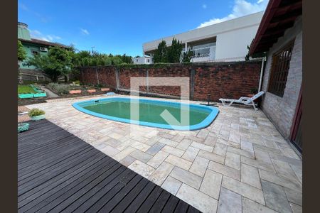 Casa para alugar com 250m², 4 quartos e 2 vagas Casa para alugar com 250m², 4 quartos e 2 vagasÁrea comum - Piscina