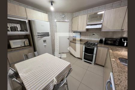 Casa para alugar com 250m², 4 quartos e 2 vagas Casa para alugar com 250m², 4 quartos e 2 vagasCozinha 1