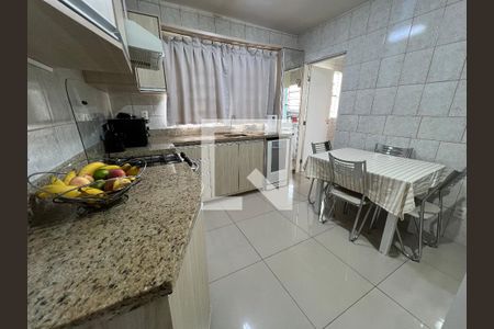 Casa para alugar com 250m², 4 quartos e 2 vagas Casa para alugar com 250m², 4 quartos e 2 vagasCozinha 1