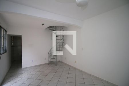 Sala de casa à venda com 2 quartos, 70m² em Irajá, Rio de Janeiro