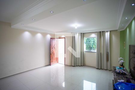 Sala de casa para alugar com 3 quartos, 250m² em Taboão, Diadema