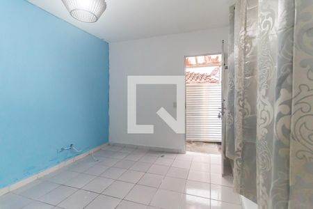 Sala de casa de condomínio para alugar com 2 quartos, 59m² em Vila Santa Helena, Poá