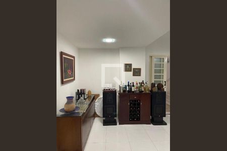 Casa à venda com 4 quartos, 400m² em Cantagalo, Niterói