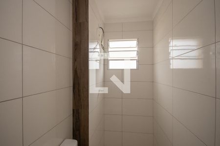 Banheiro  de kitnet/studio para alugar com 1 quarto, 28m² em Vila Gustavo, São Paulo