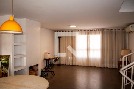 Sala de casa à venda com 3 quartos, 254m² em Camaquã, Porto Alegre