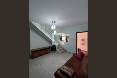 Sala e a FOTO DA CAPA de casa para alugar com 4 quartos, 300m² em Vila Liviero, São Paulo