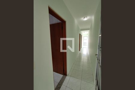 Corredor primeiro andar de casa para alugar com 4 quartos, 300m² em Vila Liviero, São Paulo