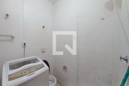 Banheiro de kitnet/studio para alugar com 1 quarto, 33m² em Centro, Campinas