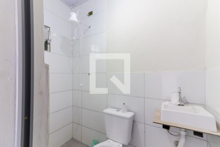 Banheiro de kitnet/studio para alugar com 1 quarto, 18m² em Jardim Joao Xxiii, São Paulo