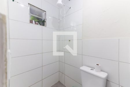 Banheiro de kitnet/studio para alugar com 1 quarto, 18m² em Jardim Joao Xxiii, São Paulo