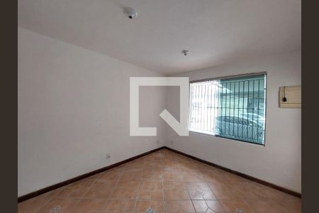 Sala de casa à venda com 3 quartos, 150m² em Jardim Alzira, São Paulo