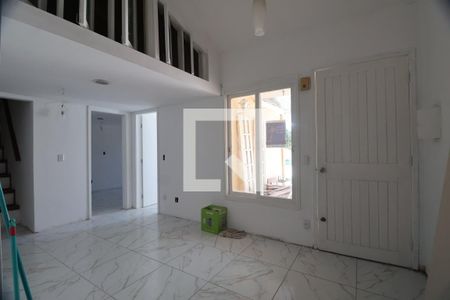 Sala de casa de condomínio à venda com 3 quartos, 117m² em Rio Branco, Canoas