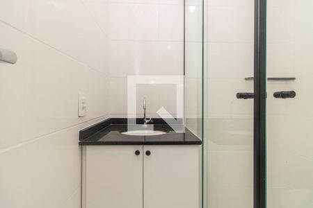 Banheiro de kitnet/studio para alugar com 1 quarto, 27m² em Vila Dom Pedro I, São Paulo