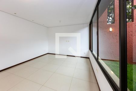 Sala 2 de casa de condomínio à venda com 4 quartos, 286m² em Jardim Serrano, Nova Lima