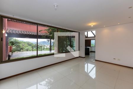 SALA de casa de condomínio à venda com 4 quartos, 286m² em Jardim Serrano, Nova Lima