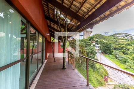 Casa de condomínio à venda com 286m², 4 quartos e 2 vagas Casa de condomínio à venda com 286m², 4 quartos e 2 vagasÁrea comum
