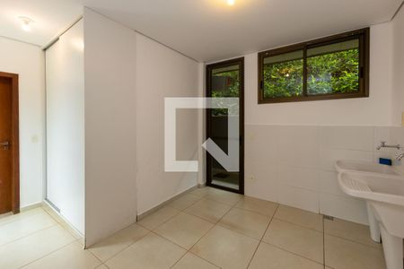 Casa de condomínio à venda com 286m², 4 quartos e 2 vagas Casa de condomínio à venda com 286m², 4 quartos e 2 vagasÁrea de Serviço