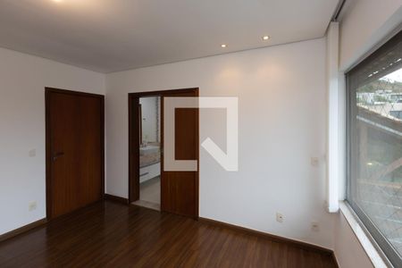 Casa de condomínio à venda com 286m², 4 quartos e 2 vagas Casa de condomínio à venda com 286m², 4 quartos e 2 vagasQuarto 4