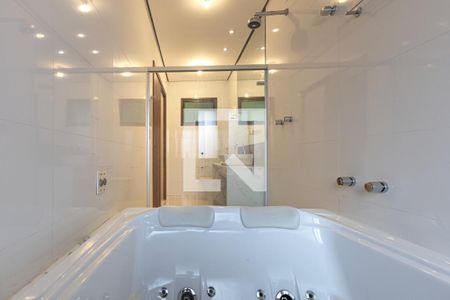 Casa de condomínio à venda com 286m², 4 quartos e 2 vagas Casa de condomínio à venda com 286m², 4 quartos e 2 vagasBanheiro do Quarto 2